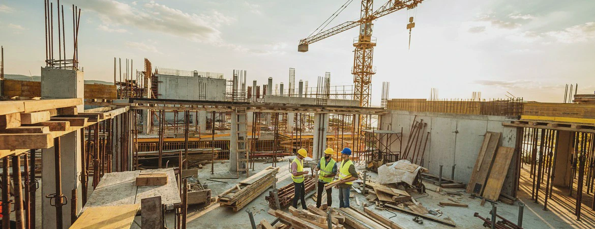 plac budowy, dźwigi